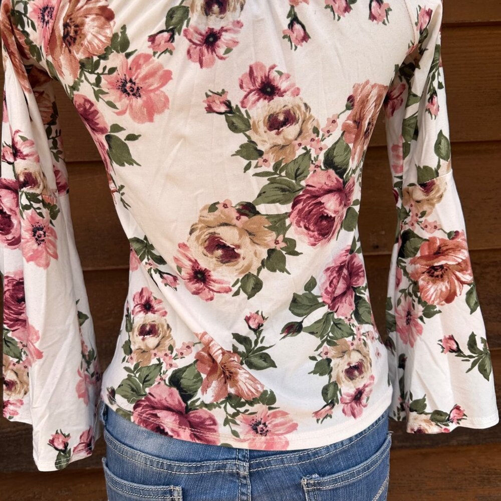 Polly & Esther Off the Shoulders Floral Bell Sleeve Top Size S - Picture 8 of 8